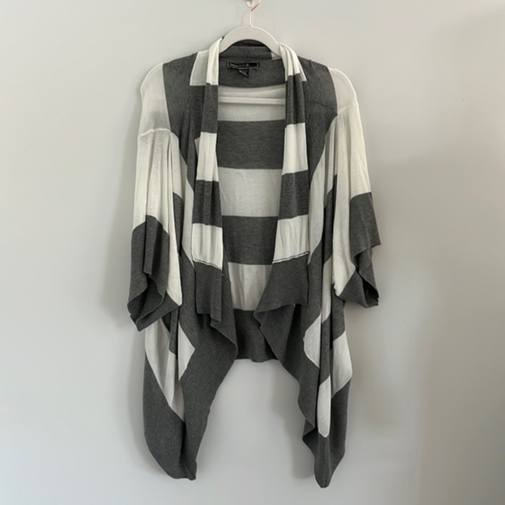 Love stitch one size cardigan grey and white open front‎